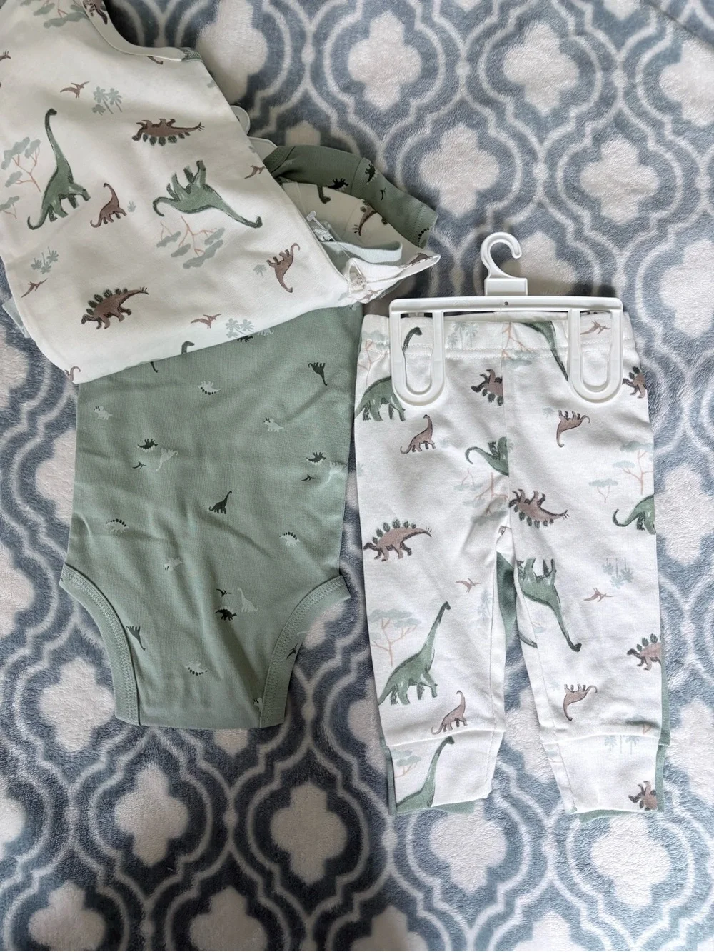 NWT 5 piece Carter's Mint Green Dinosaur Bodysuit & Pants Set Size 6 months
